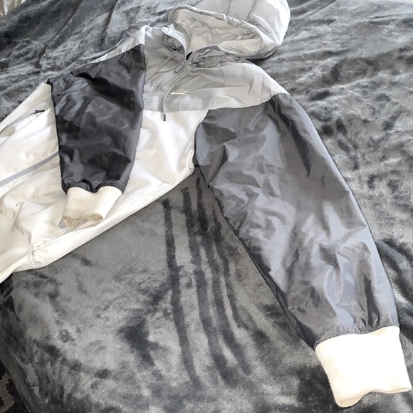 White/Gray NIKE Windbreaker - Picture 4 of 4